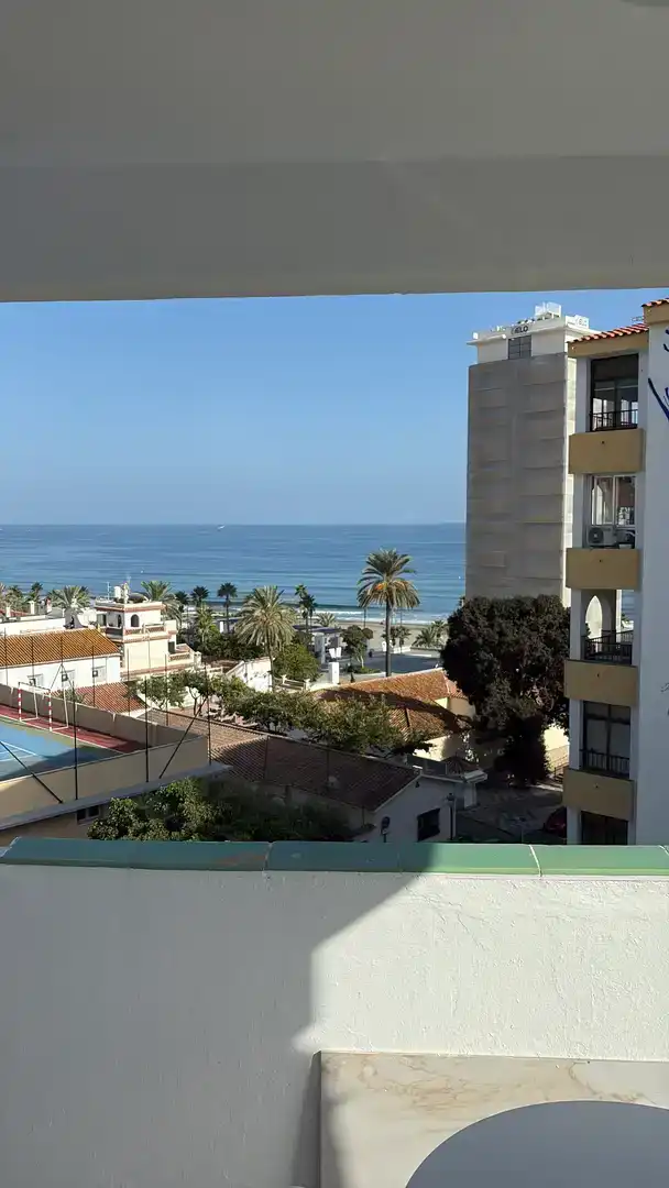 Vista exterior de Estudi de lloguer en Estepona amb Aire condicionat