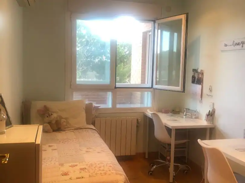 Habitación de Piso en venta en Boadilla del Monte con Aire acondicionado, Terraza y Balcón