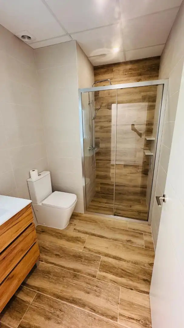 Bathroom of Ground floor for sale in Vinaròs  with Air Conditioner and Parquet flooring