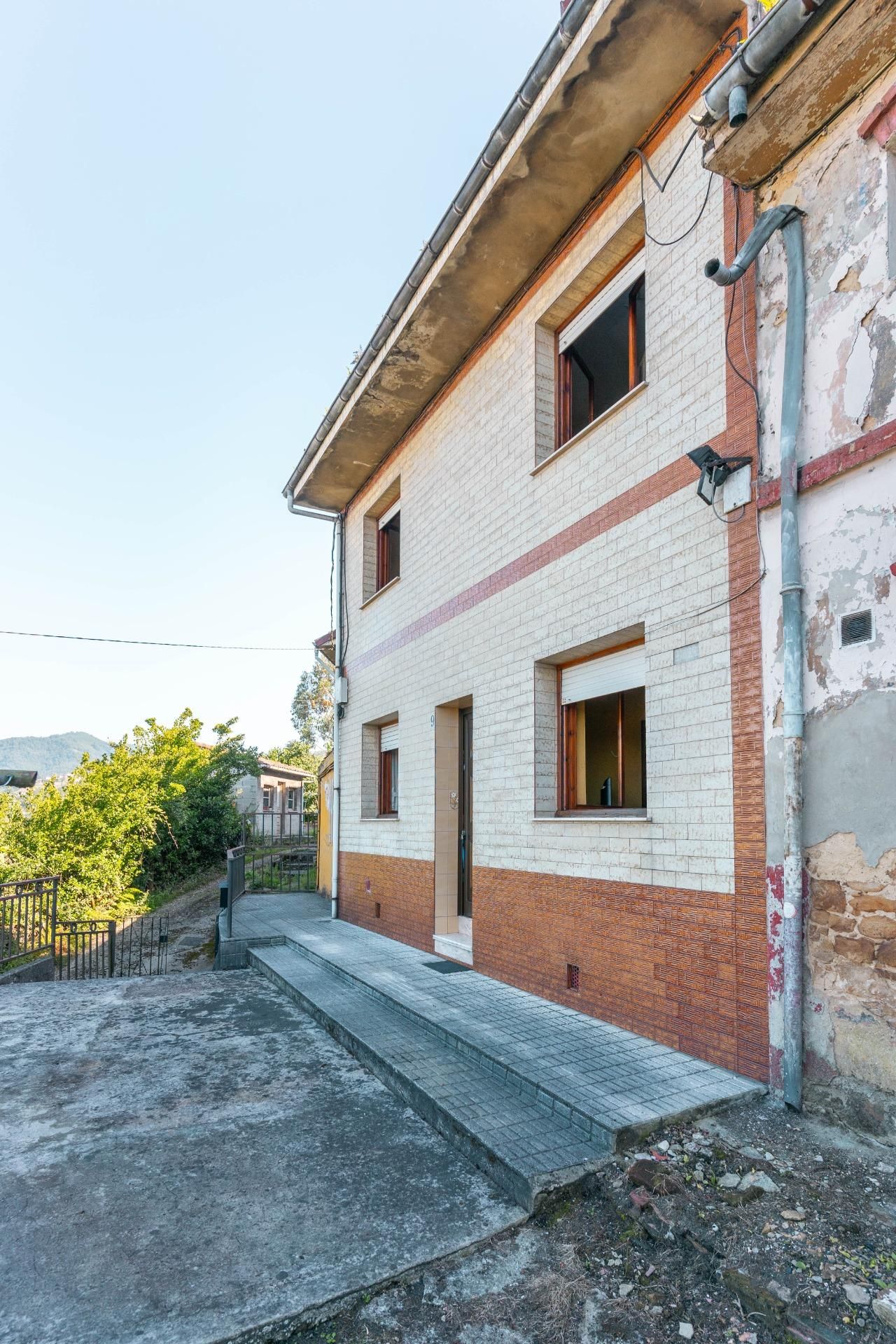 Vista exterior de Casa o chalet en venta en Langreo con Calefacción y Jardín privado