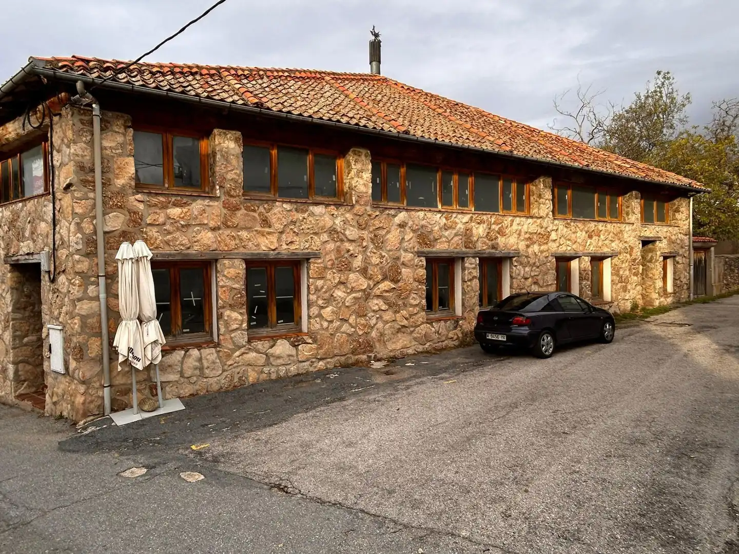 Vista exterior de Edificio en venta en Navafría