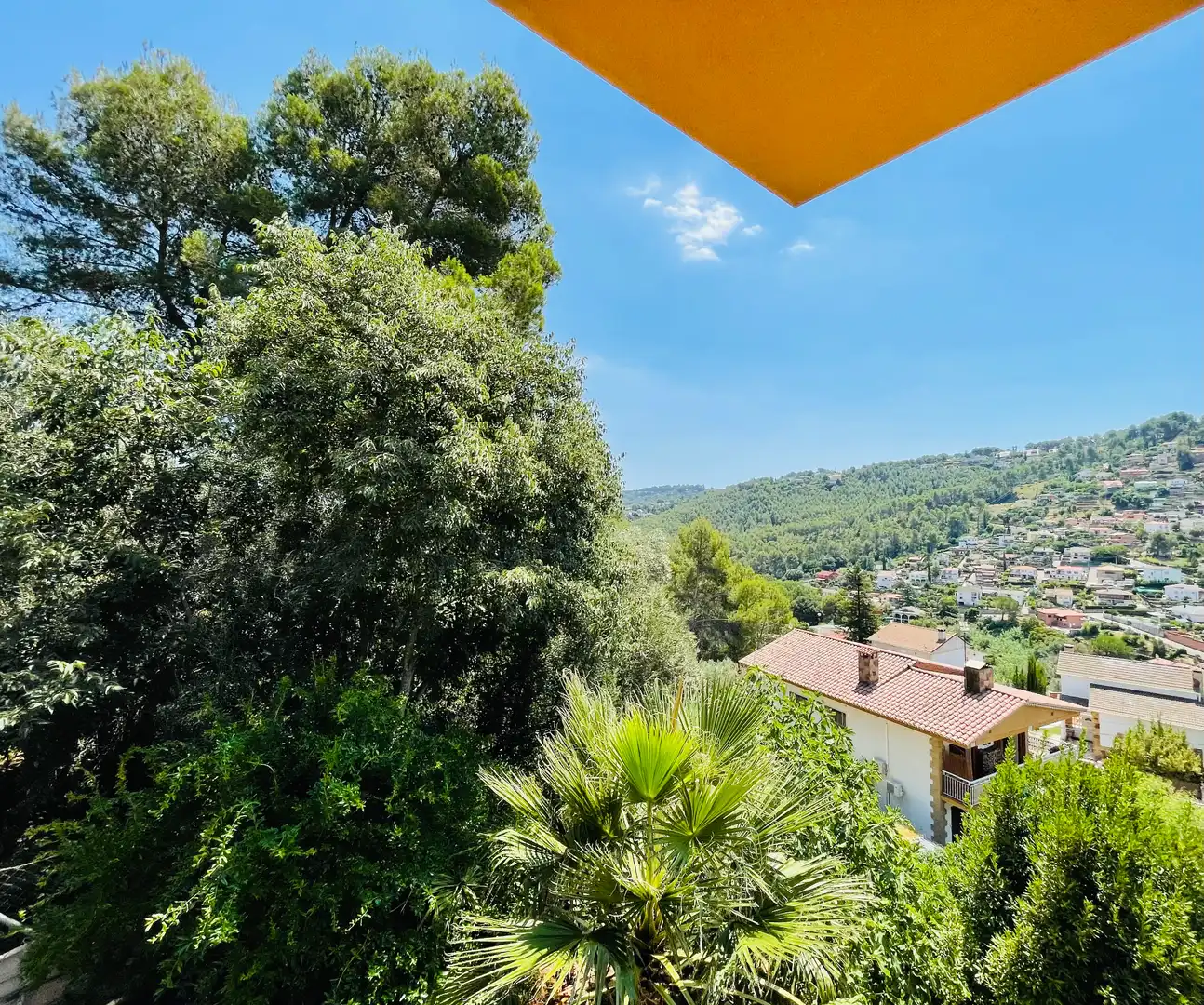 Vista exterior de Casa o xalet en venda en Corbera de Llobregat amb Aire condicionat, Calefacció i Jardí privat