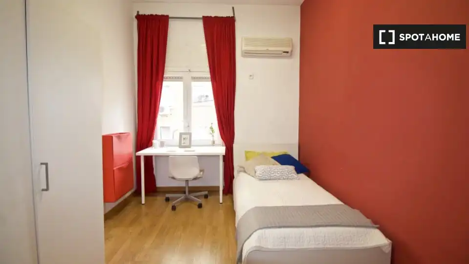 Bedroom of Flat for rent in Madrid  with Air Conditioner, Heating and Furnished