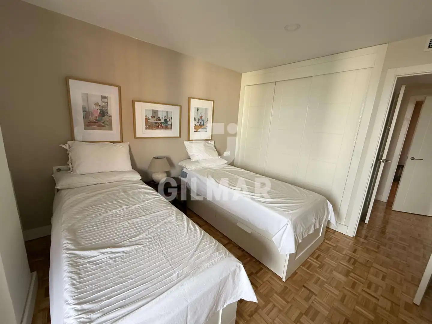 Bedroom of Flat for rent in Sevilla  with Air Conditioner, Heating and Parquet flooring