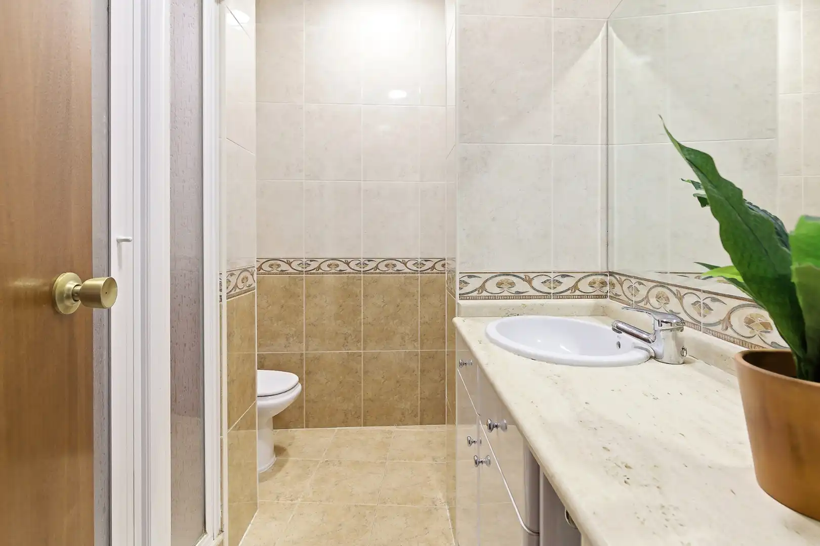 Baño de Casa adosada en venta en Navajas con Aire acondicionado, Calefacción y Jardín privado