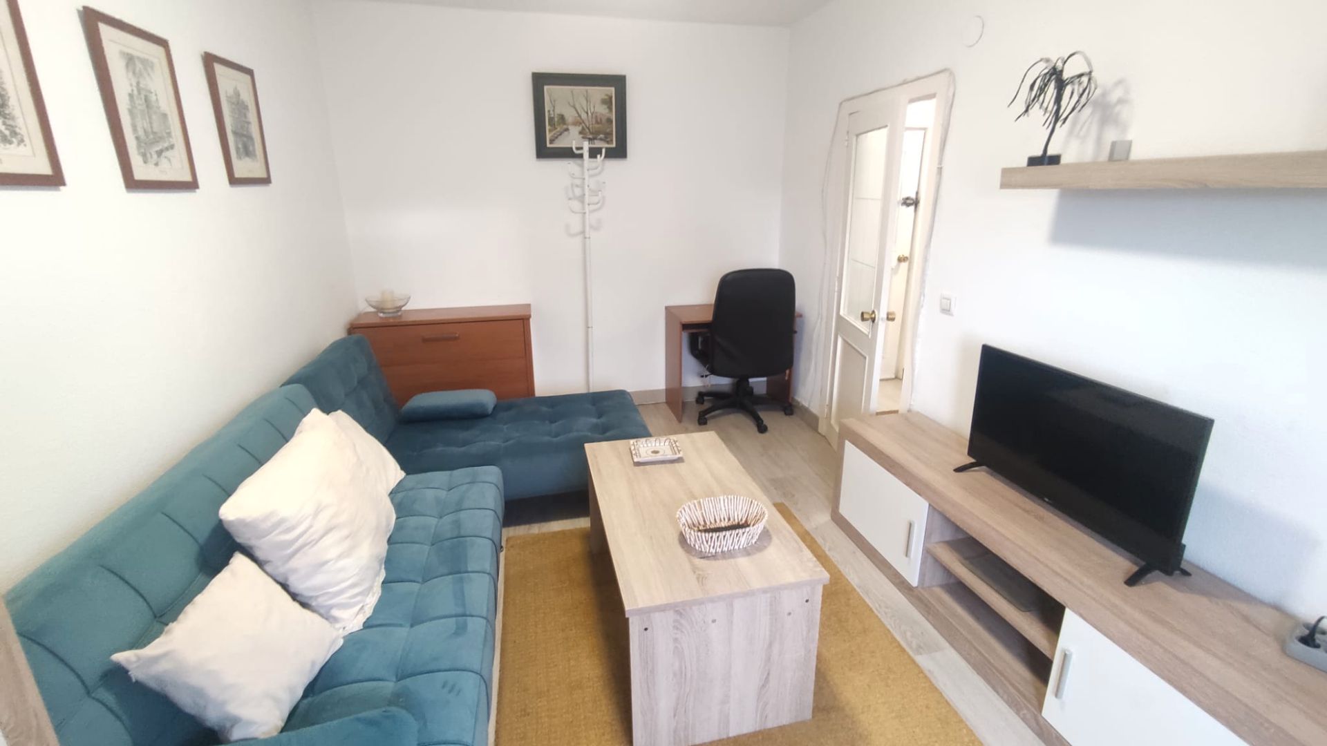 Sala d'estar de Pis en venda en Ourense Capital  amb Calefacció, Moblat i Forn