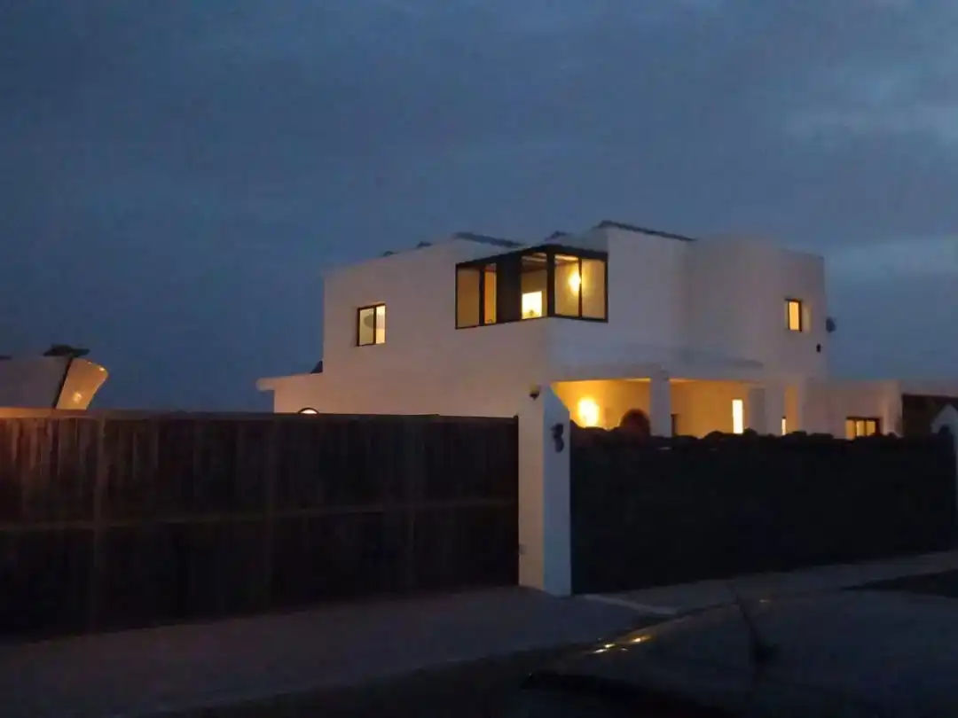 Vista exterior de Casa o xalet en venda en Yaiza amb Aire condicionat i Balcó