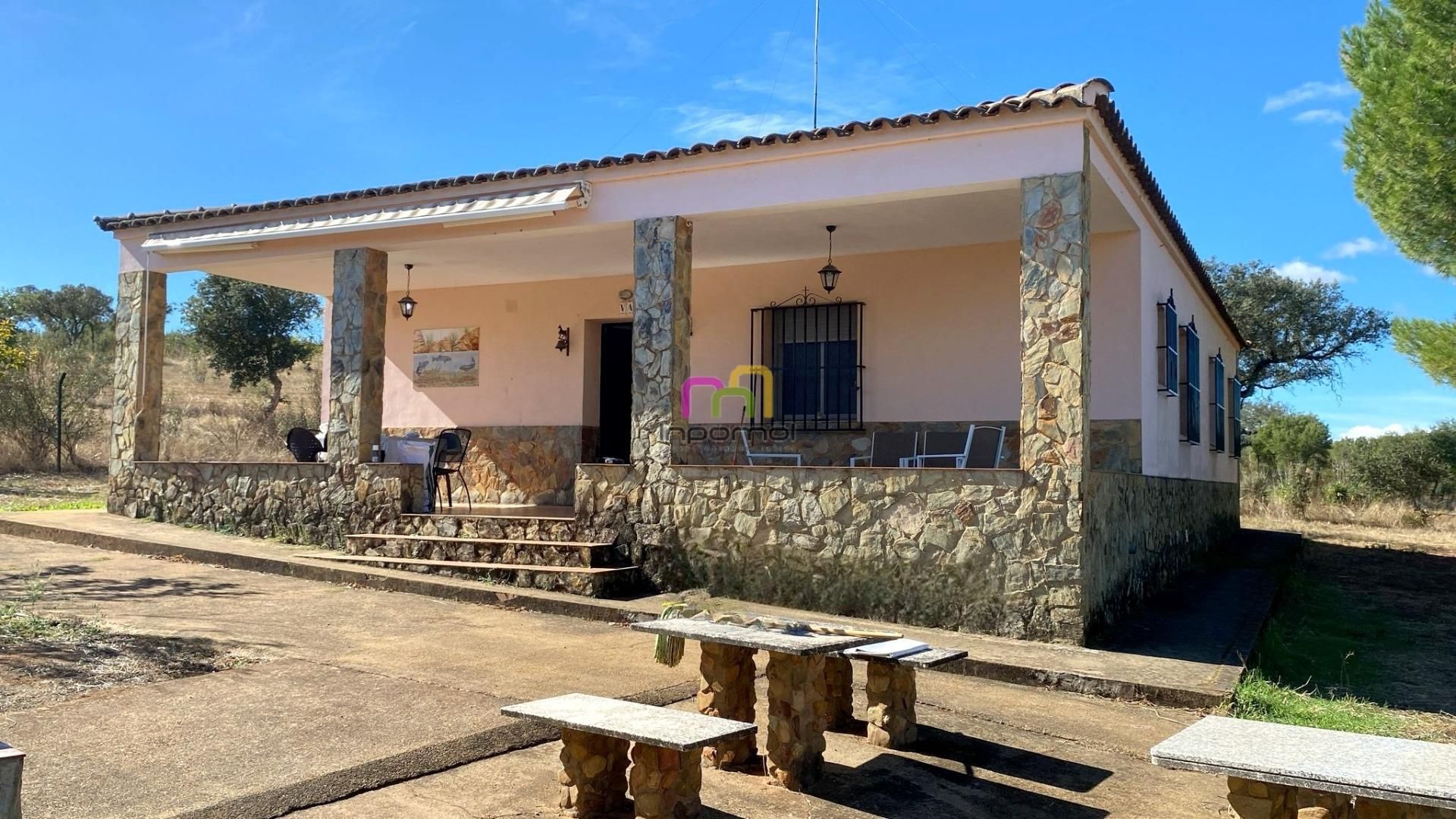 Vista exterior de Finca rústica de lloguer en Alburquerque amb Traster i Moblat