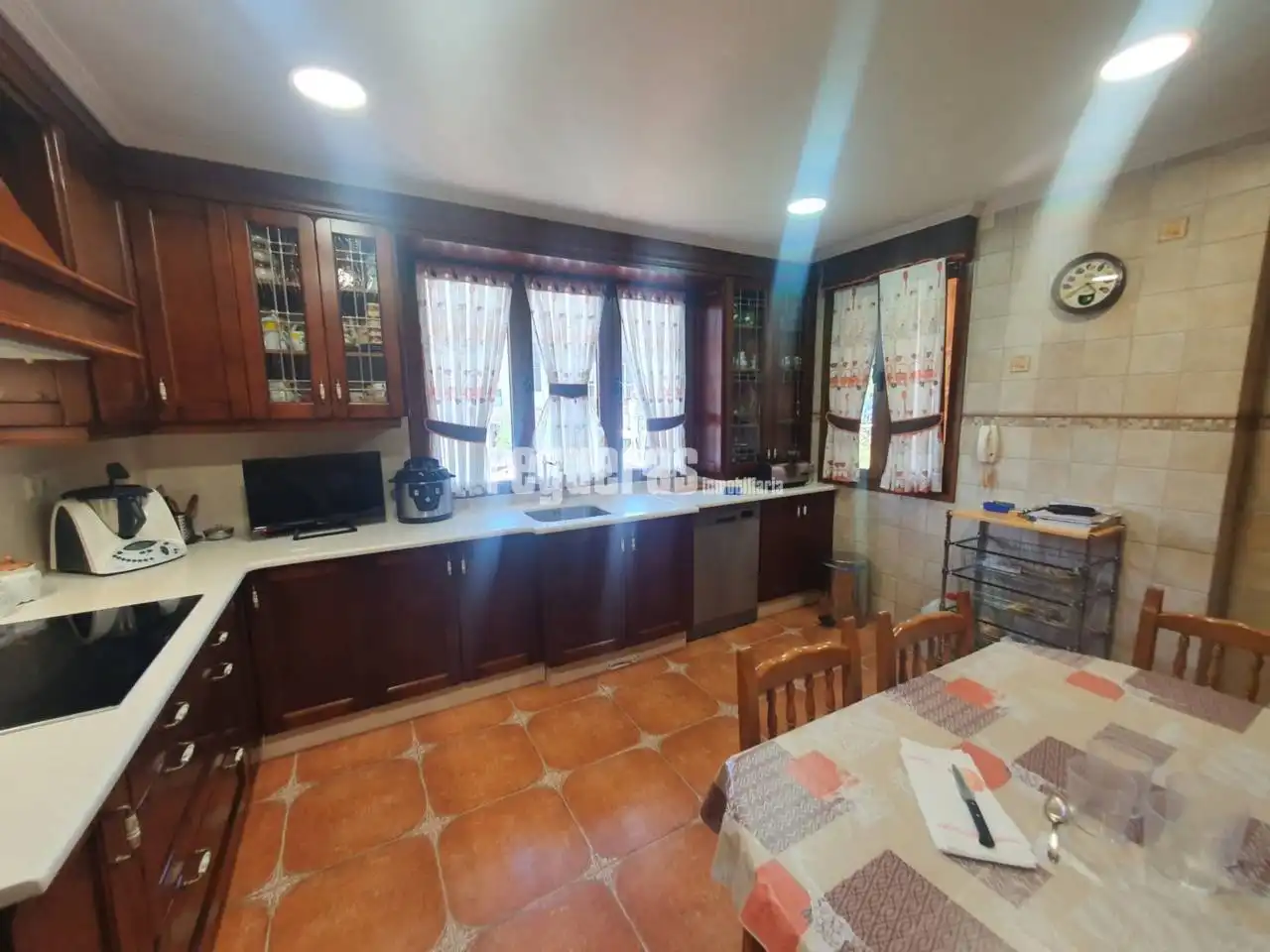 Cocina de Casa o chalet en venta en Avilés con Calefacción, Parquet y Terraza