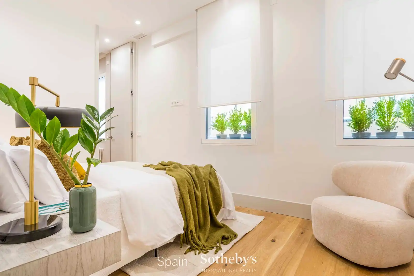 Bedroom of Apartments for sale in Madrid  with Air Conditioner and Heating