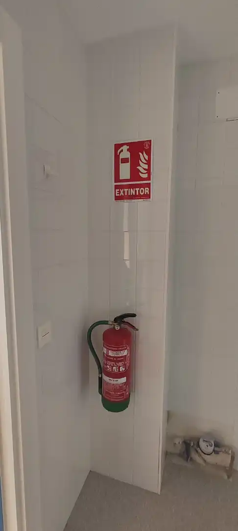 Bany de Local de lloguer en Benavente amb Aire condicionat i Calefacció
