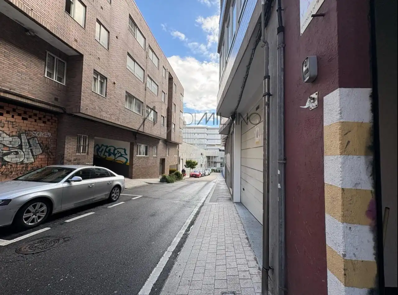 Exterior view of Garage for sale in Vigo 