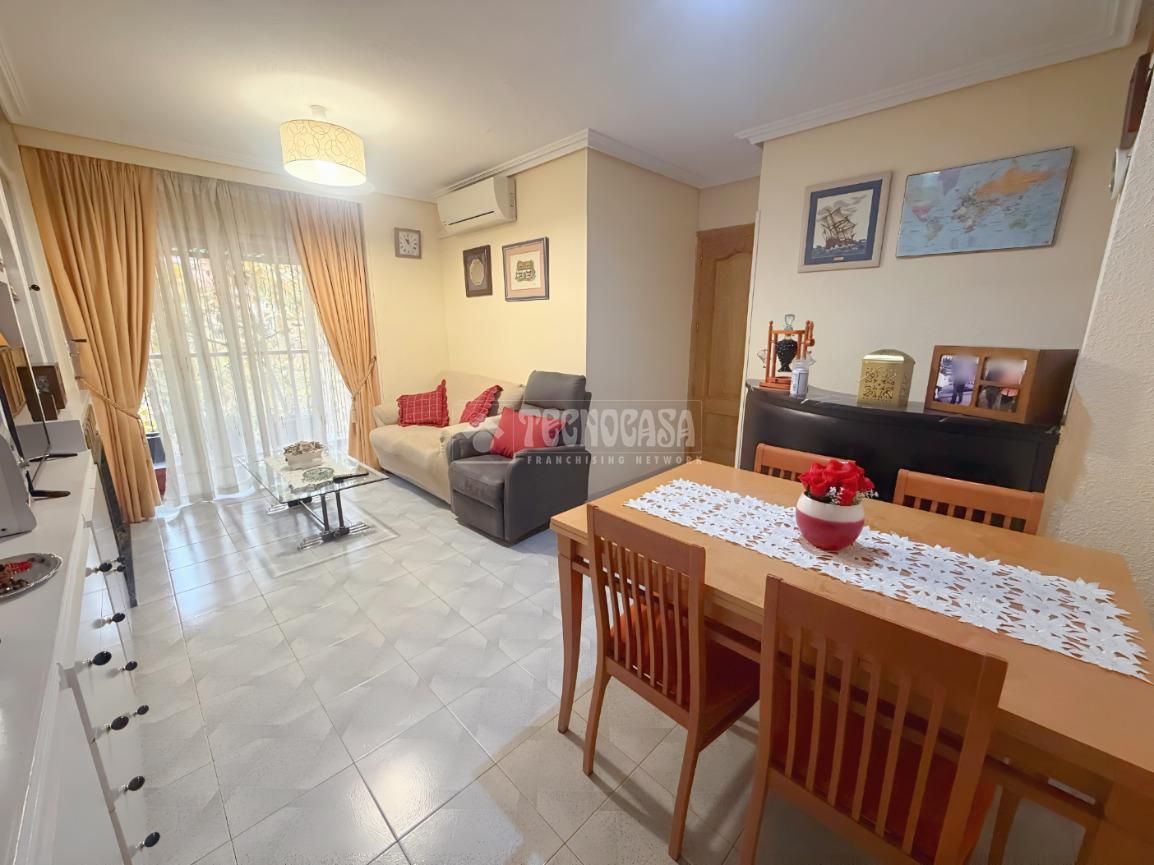 Living room of Flat for sale in  Madrid Capital  with Heating