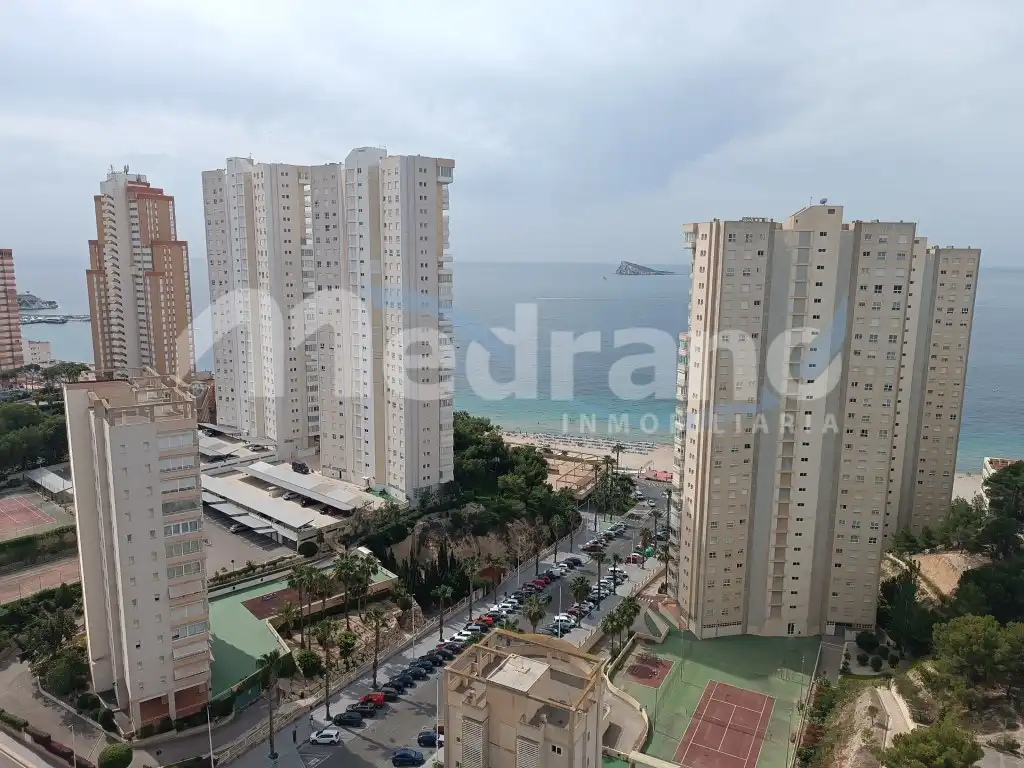 Vista exterior de Piso en venta en Benidorm con Jardín privado, Piscina y Amueblado