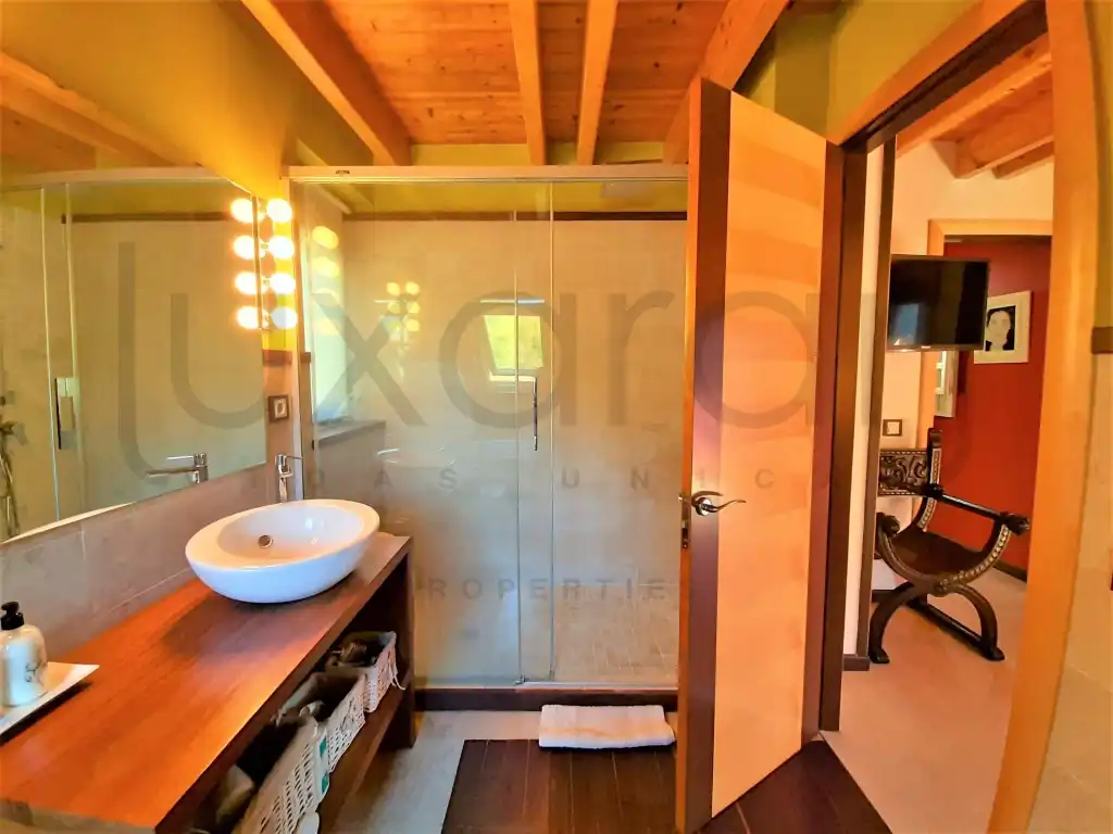Bathroom of Houses for sale in Es Bòrdes