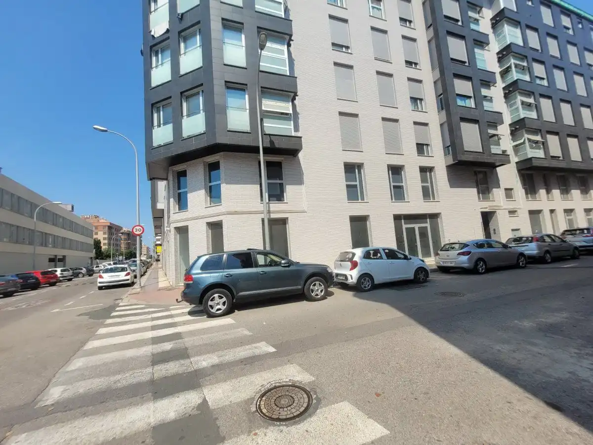Gewerbefläche zum Verkauf in Joanot martorell 14, imagen 3