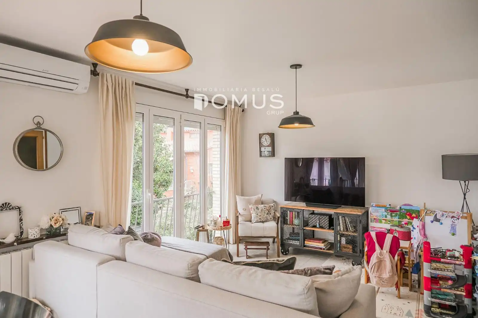 Living room of Houses for sale in Besalú  with Air Conditioner, Private garden and Terrace