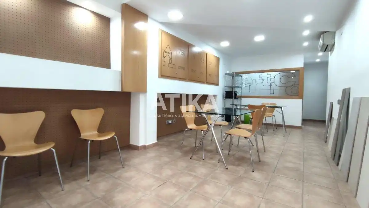 Locale commerciale in vendita a Sant Josep - Zona Hospital