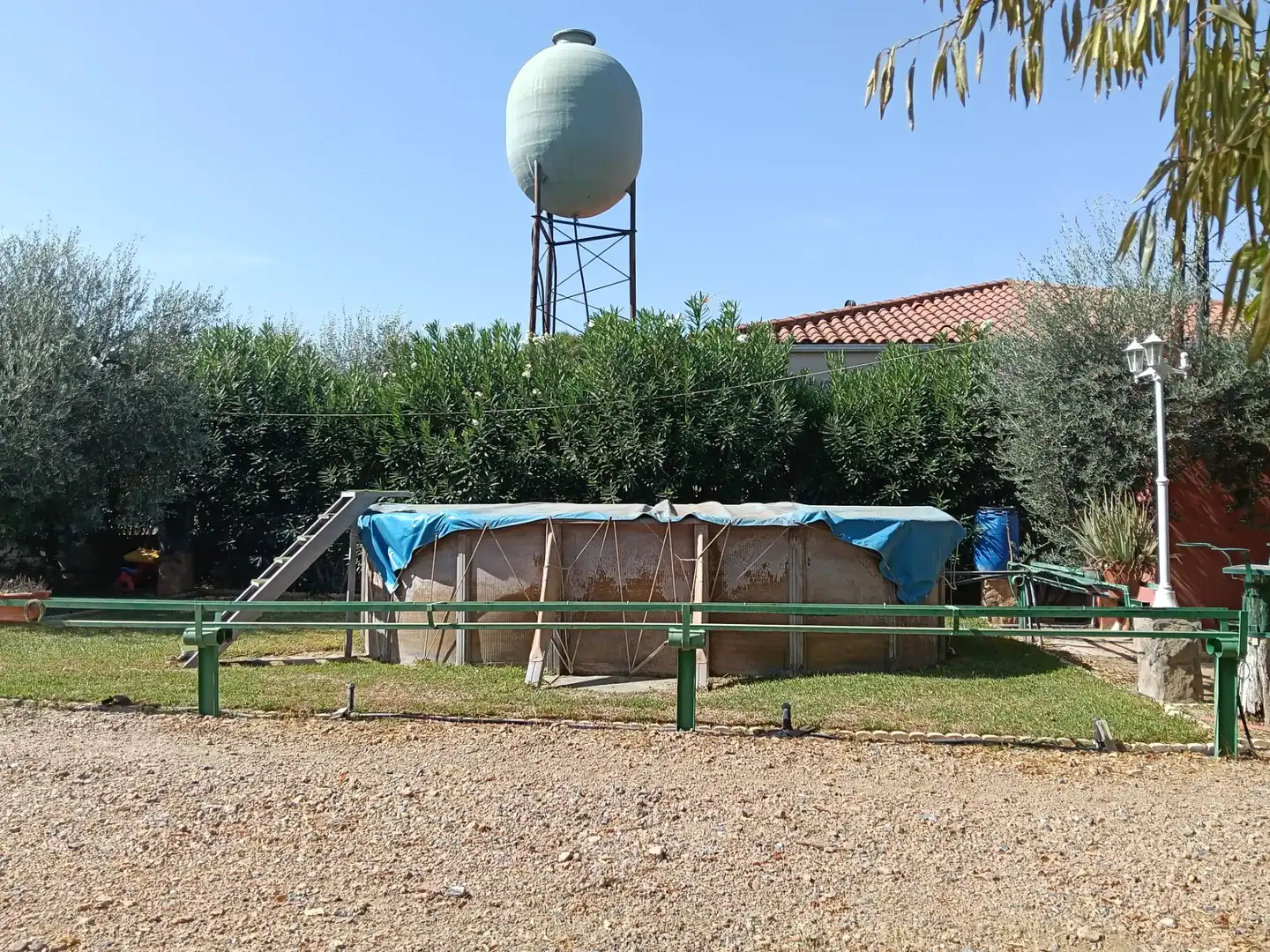 Vista exterior de Casa o xalet en venda en Almendralejo amb Aire condicionat, Calefacció i Jardí privat
