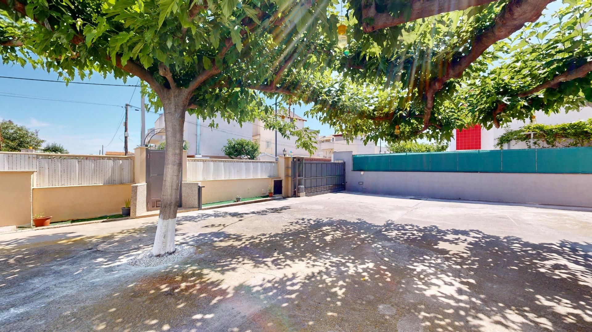Vista exterior de Casa o xalet en venda en Almazora / Almassora amb Aire condicionat, Calefacció i Jardí privat