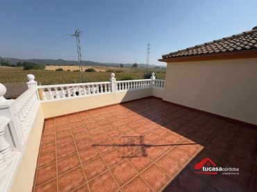 Casa rústica amb piscina en venda a Periurbano Este - Campiña