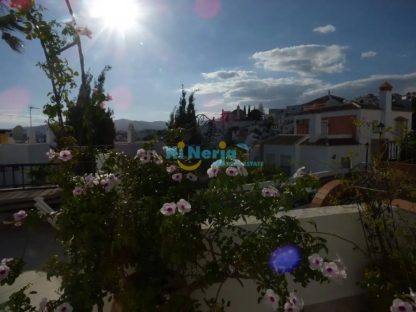 Vista exterior de Àtic en venda en Nerja amb Terrassa