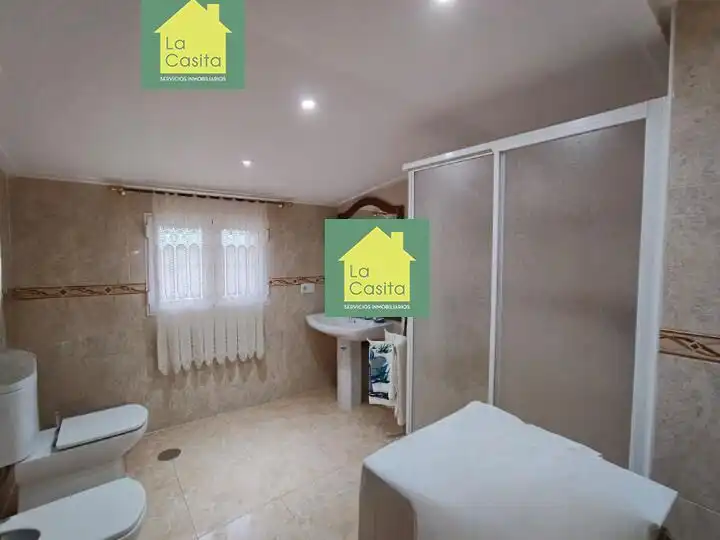 Dormitori de Casa o xalet en venda en Albacete amb Aire condicionat, Jardí privat i Traster