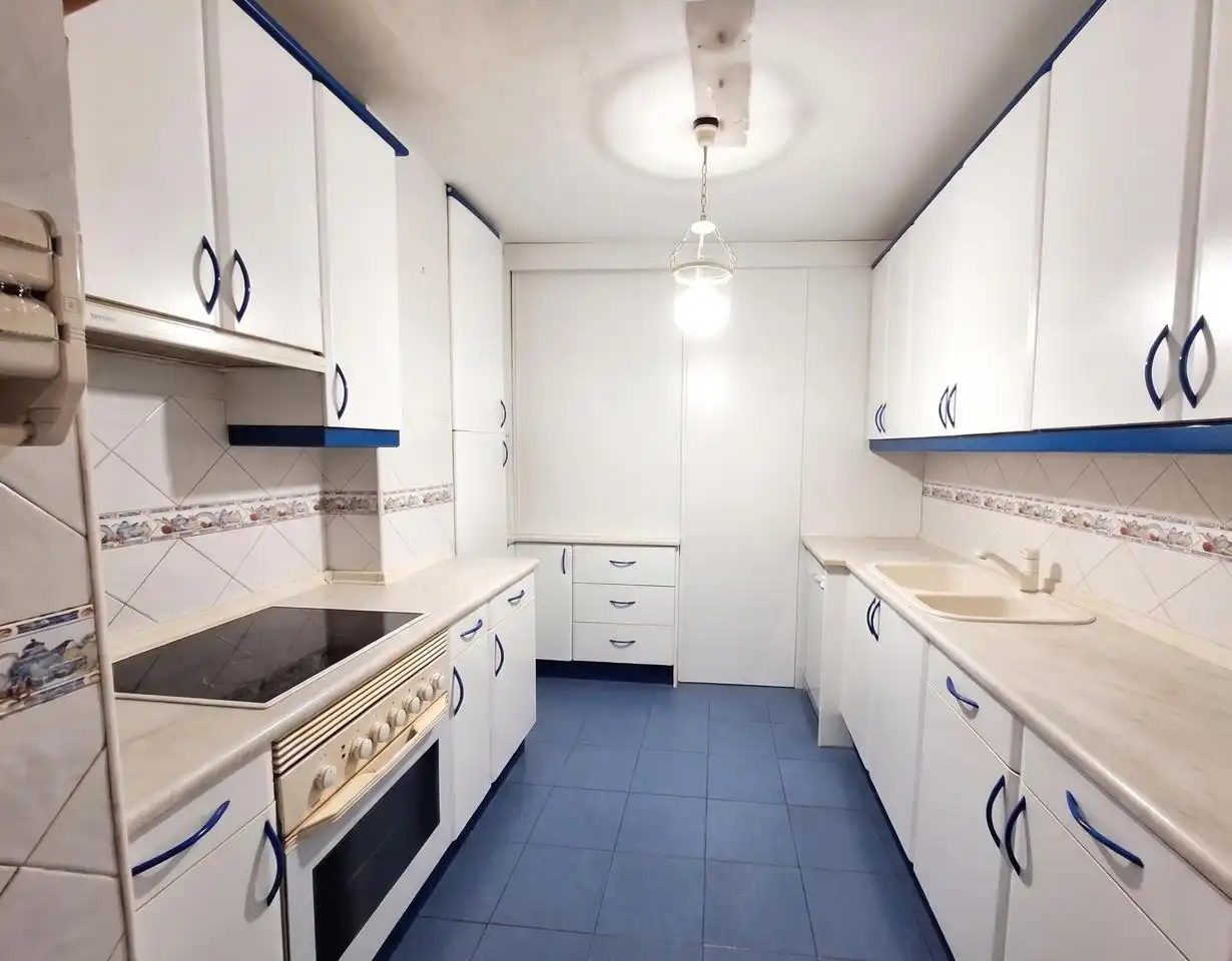 Cocina de Piso en venta en Madrid con Parquet, Trastero y Piscina comunitaria
