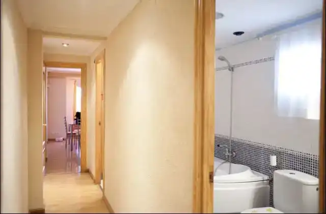 Baño de Piso para compartir en Catarroja con Parquet y Amueblado
