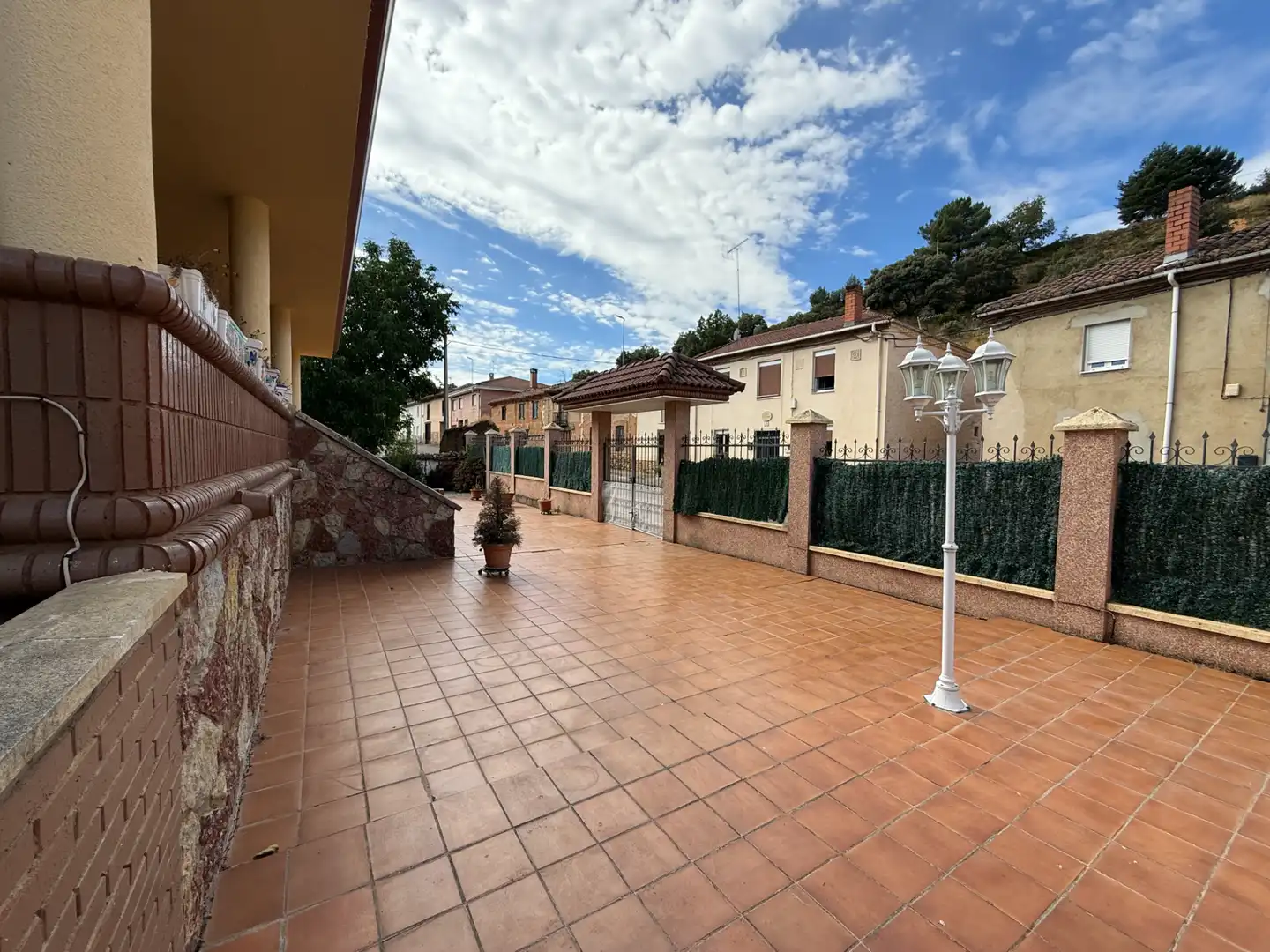 Vista exterior de Casa o xalet en venda en Llamas de la Ribera amb Calefacció, Jardí privat i Parquet
