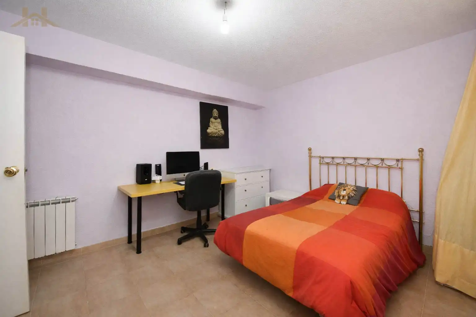 Dormitori de Casa adosada en venda en Villanueva de la Cañada amb Jardí privat