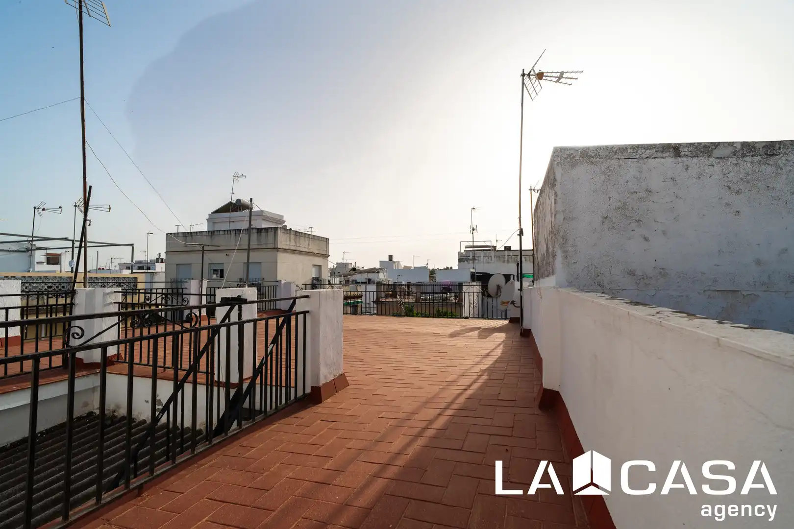 Vista exterior de Casa o chalet en venta en Sevilla con Aire acondicionado, Terraza y Balcón