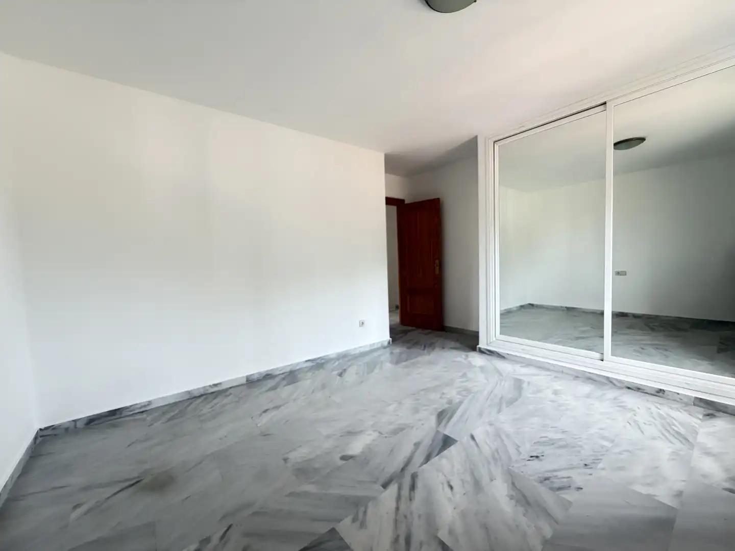 Dúplex en venta en Estepona con Terraza, Piscina y Piscina comunitaria