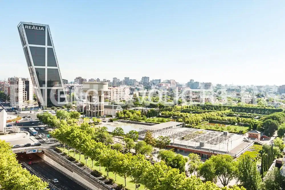 Vista exterior de Apartament en venda en Madrid amb Calefacció, Jardí privat i Traster