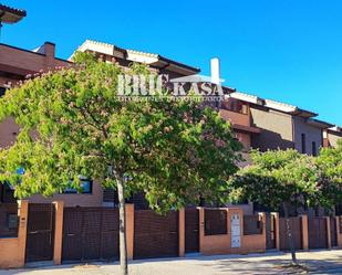 Exterior view of Single-family semi-detached for sale in Cáceres Capital  with Air Conditioner, Heating and Private garden