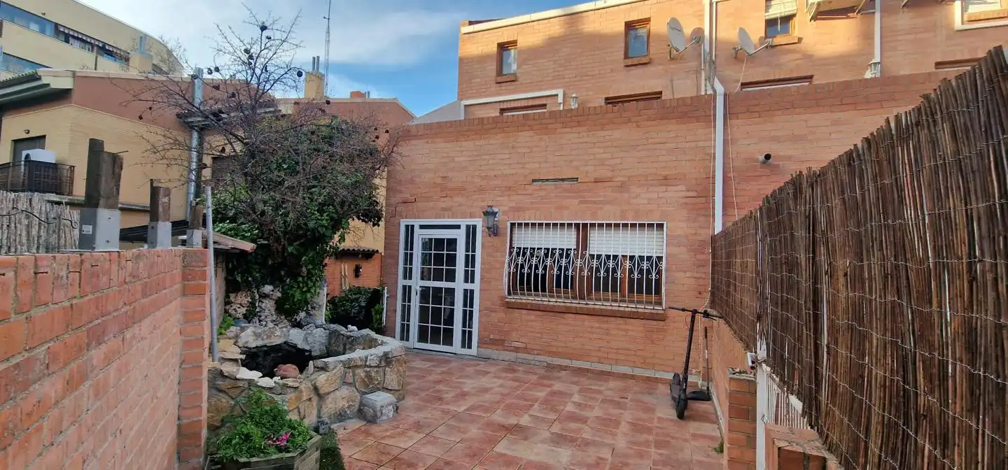 Garden of Detached homes for sale in Zaragoza  with Air Conditioner, Heating and Private garden