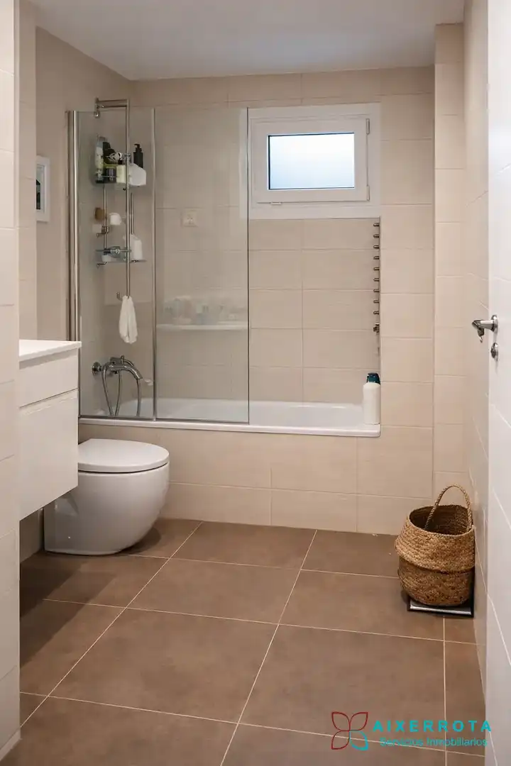 Badezimmer von Wohnung zum Verkauf in Leioa mit Heizung, Privatgarten und Terrasse