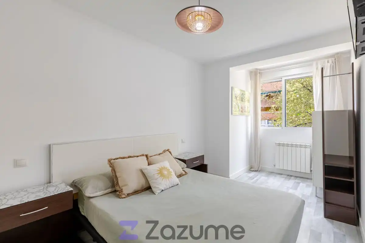 Schlafzimmer von Wohnung zur Miete in Madrid mit Klimaanlage, Heizung und Parkett