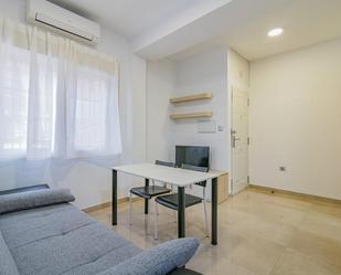Sala d'estar de Estudi de lloguer en  Granada Capital amb Aire condicionat, Terrassa i Balcó