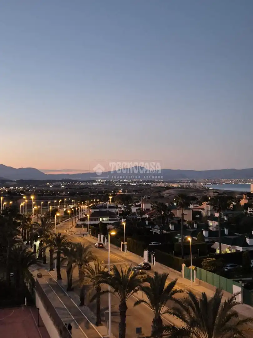 Vista exterior de Piso en venta en Alicante / Alacant con Aire acondicionado, Terraza y Piscina comunitaria