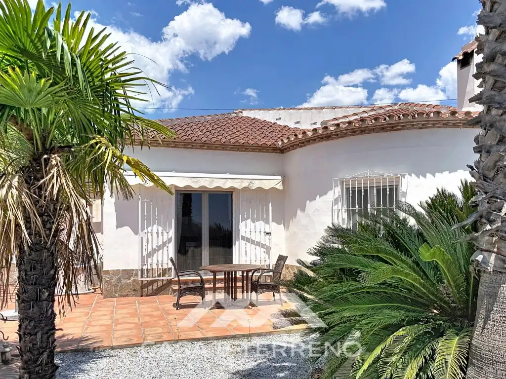 Vista exterior de Casa o chalet en venta en Canillas de Albaida con Aire acondicionado, Calefacción y Jardín privado