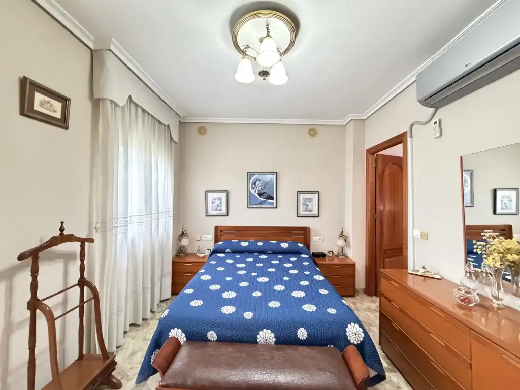 Dormitori de Casa o xalet en venda en Córdoba amb Terrassa i Balcó