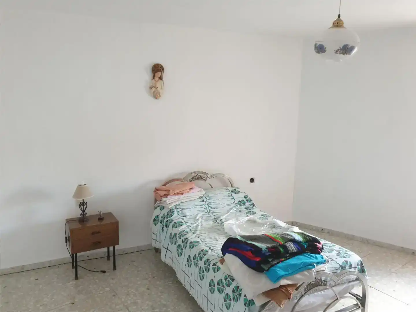 Habitación de Casa adosada en venta en Valdefuentes con Amueblado y Balcón