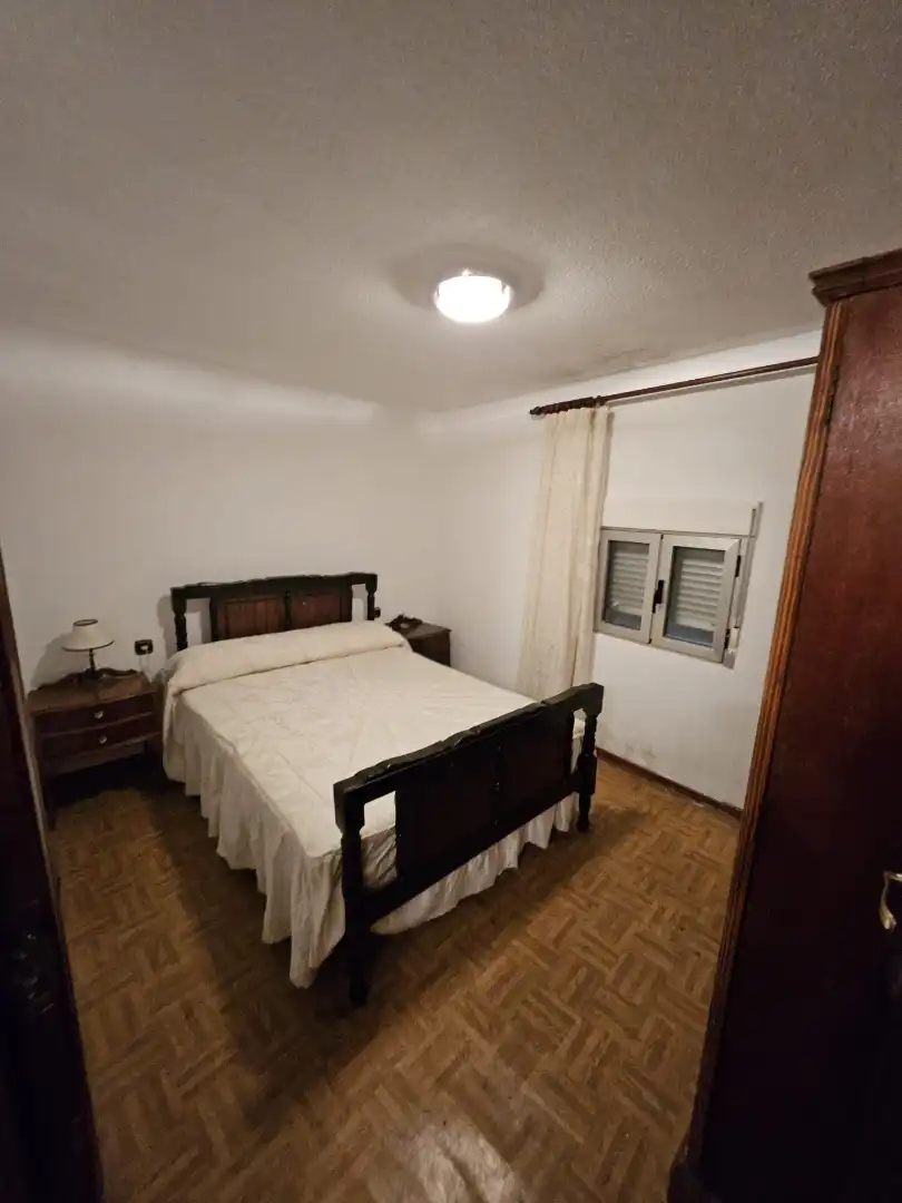 Schlafzimmer von Einfamilien-Reihenhaus zum Verkauf in Ledrada mit Möbliert
