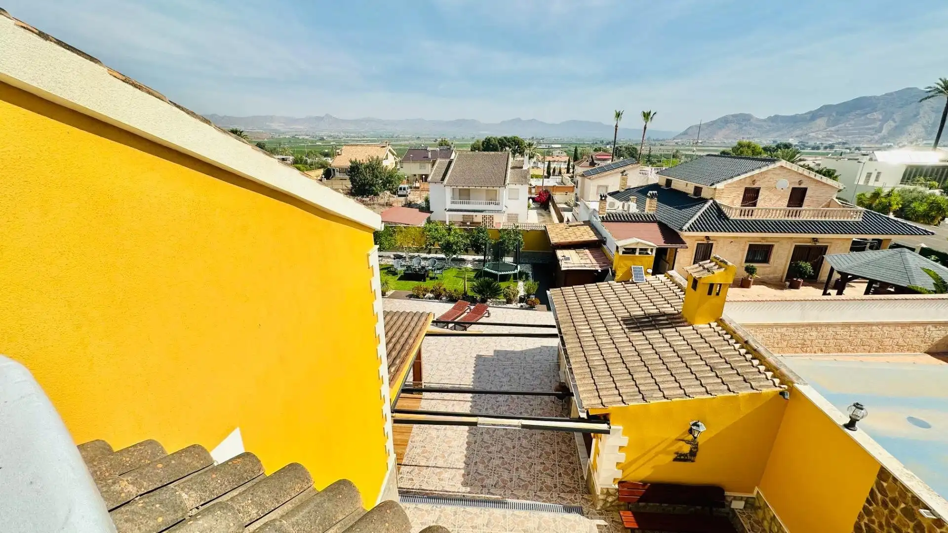 Vista exterior de Casa o xalet en venda en Orihuela amb Calefacció, Jardí privat i Terrassa