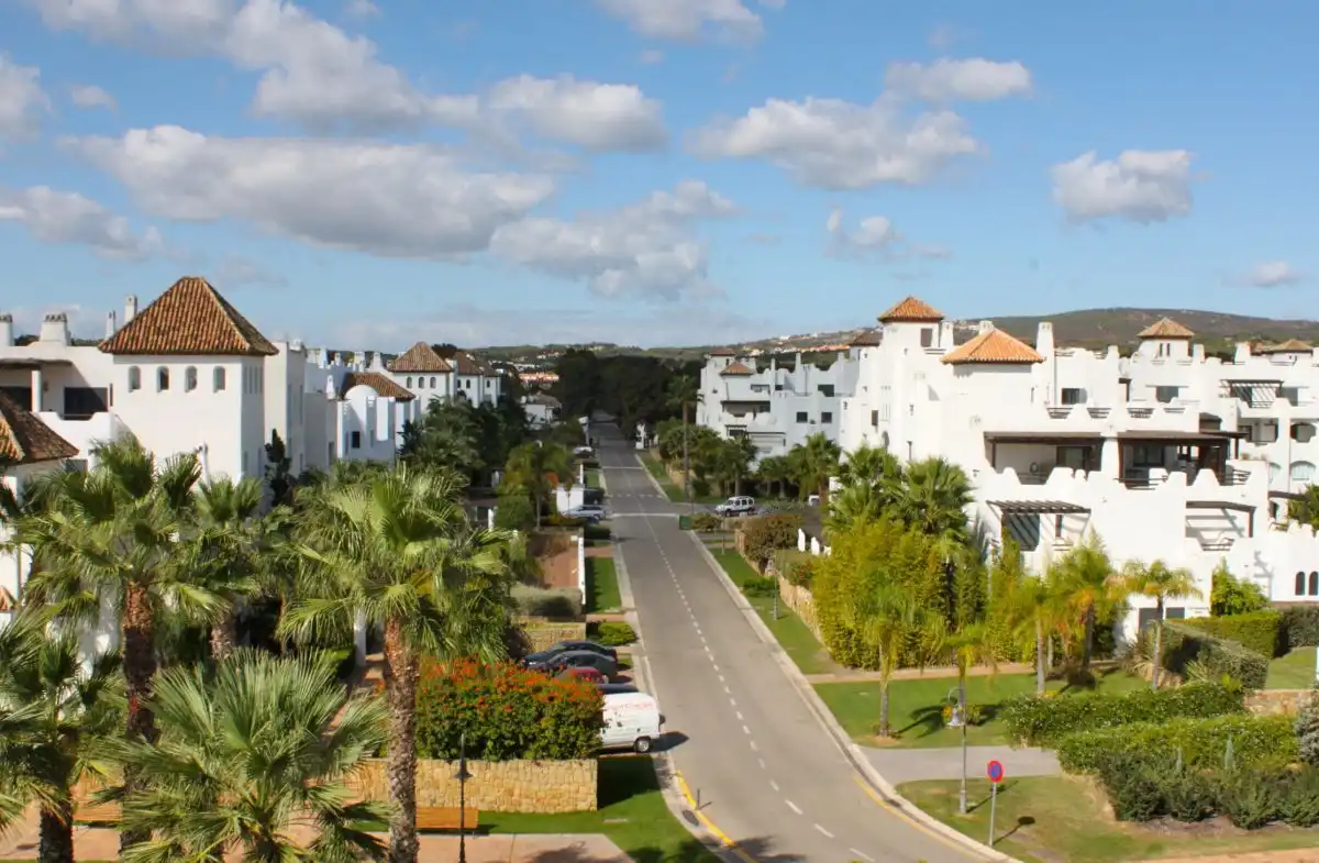 Vista exterior de Apartament de lloguer en Sotogrande amb Aire condicionat, Calefacció i Terrassa