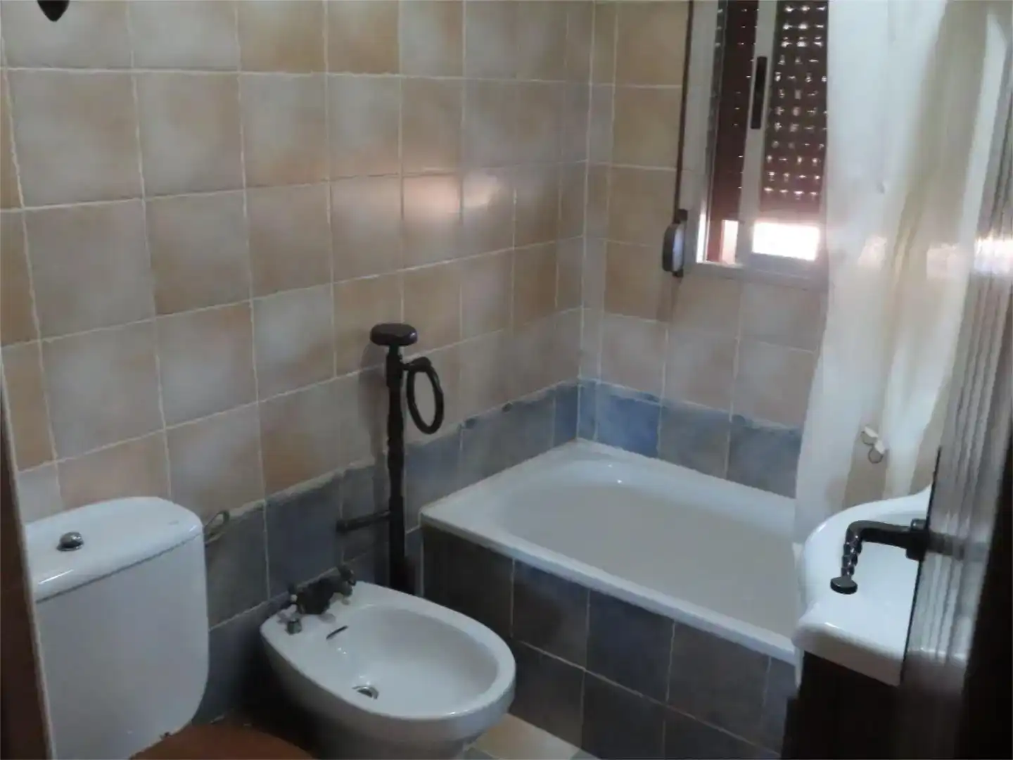 Bany de Finca rústica en venda en Villar del Rey amb Aire condicionat, Jardí privat i Traster