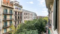 Exterior view of Flat for sale in  Barcelona Capital  with Air Conditioner and Balcony