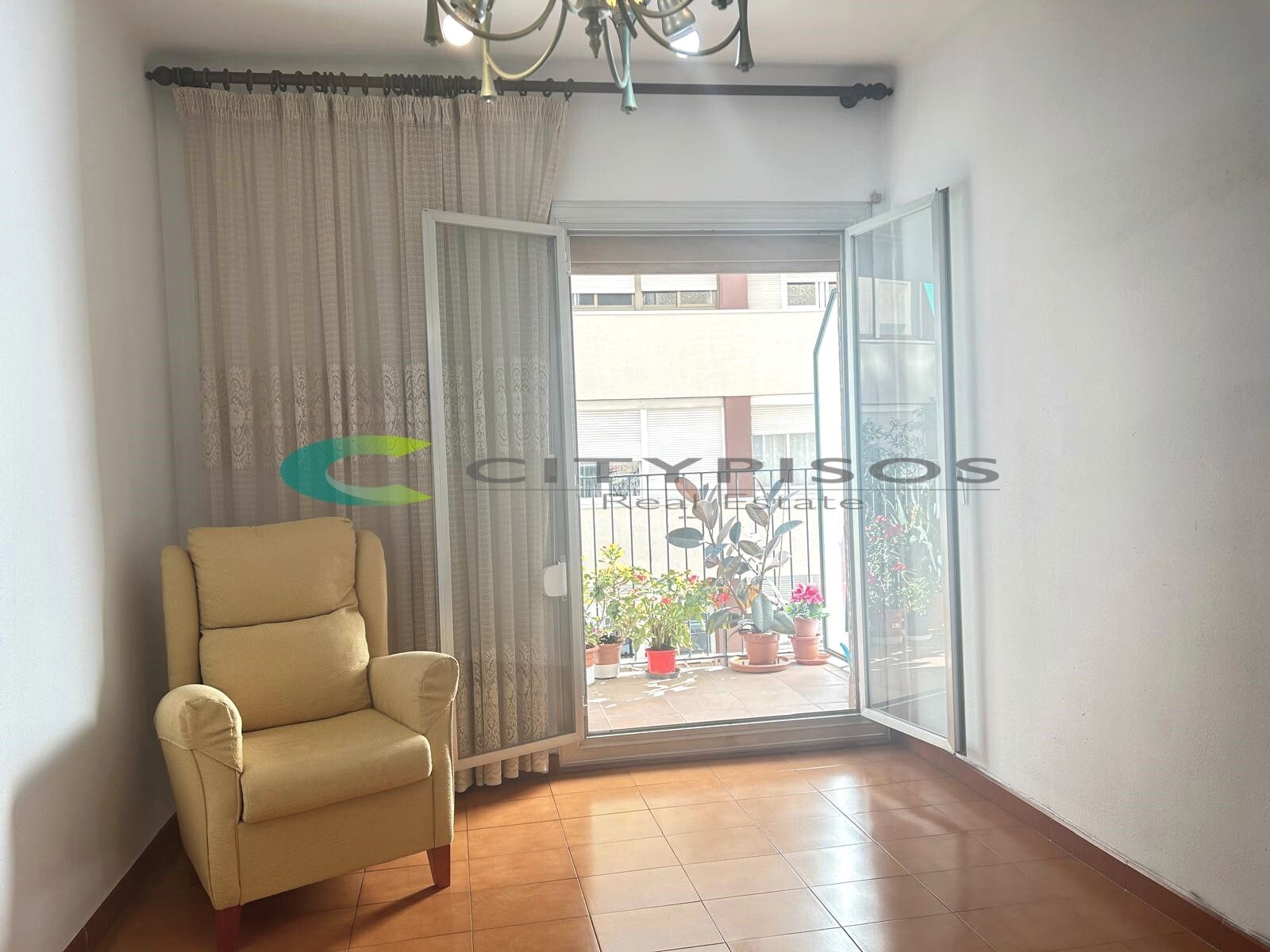 Living room of Flat for sale in  Barcelona Capital  with Oven and Balcony