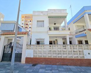 Vista exterior de Casa o xalet de lloguer en Gandia amb Aire condicionat i Terrassa